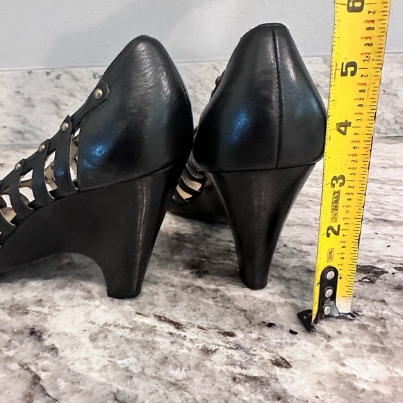 Michael Kors Black peep toe wedge pump size - Picture 6 of 6